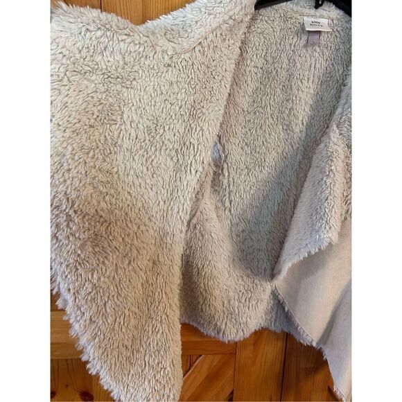 Knox Rose Woman’s Faux Fur Vest Size Small (4660) - Picture 2 of 5